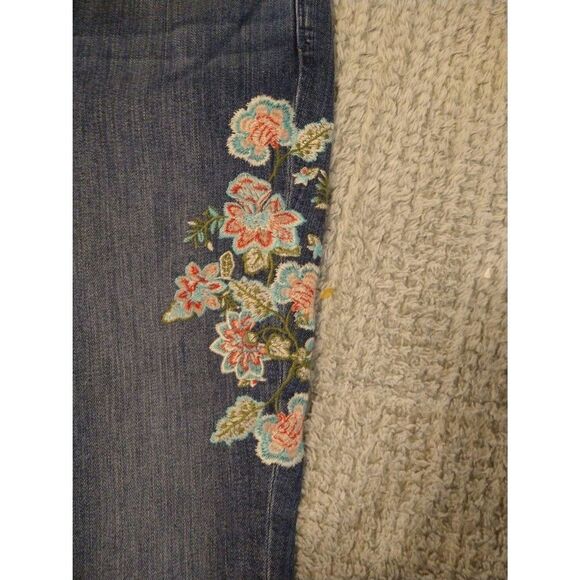 J. Jill cape cod embroidered floral  cropped  jeans Size 6 Boho Feminine Beachy - Picture 4 of 11